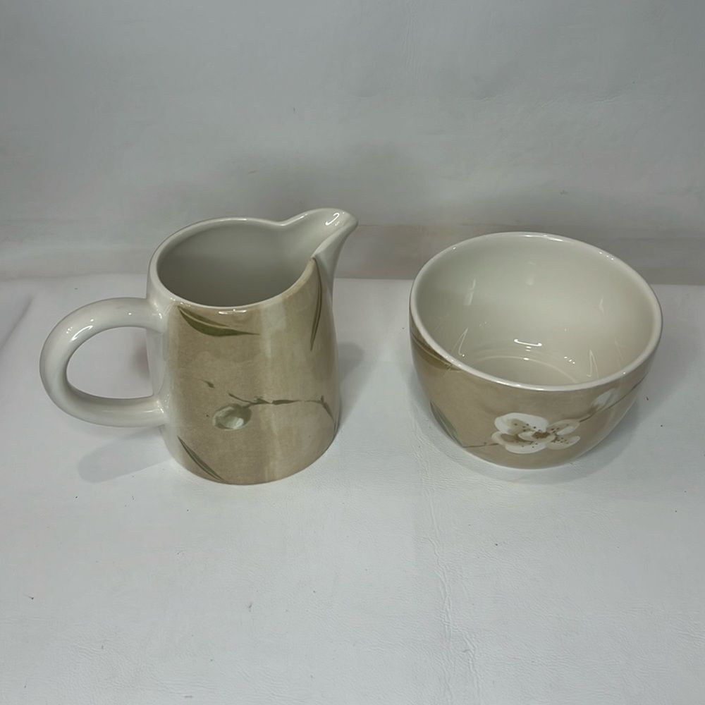 Crate & Barrel Orchid 10 Oz Creamer With Handle & 12 Oz Sugar Bowl Tan Floral